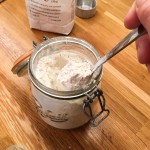 Mélange des ingrédients pour mix pour muffins maison